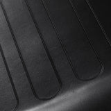 Hydraulic base and black client chair design by Sillon
