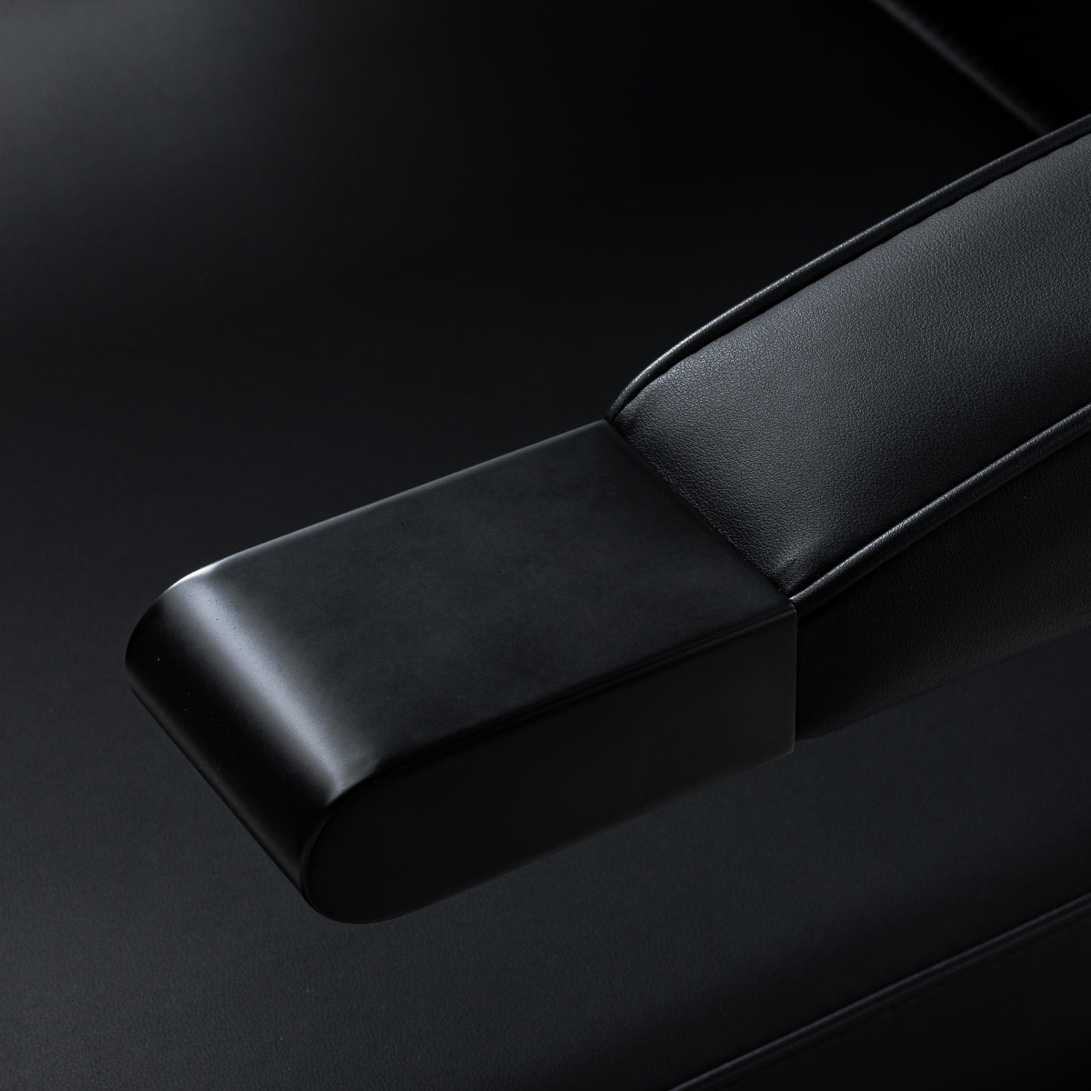 Gabbiano Continental Barber Chair With Massage – Black · Armrest detail