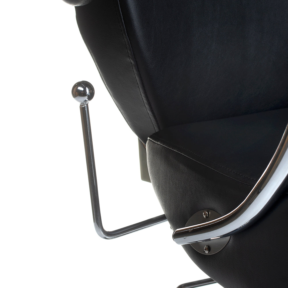 Black Barber Chair HEKTOR BH-3208 by Beauty System featuring a cushioned seat, adjustable headrest, and sturdy metal frame.
