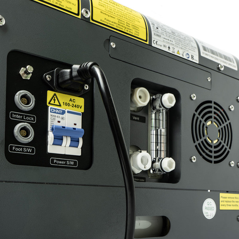 Q-Switch Nd:YAG laser device with Beam Expander for professional procedures